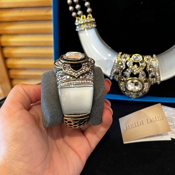 Heidi Daus 'Say it with Style' White Limited Edition Collection🤍✨ - Picture 7 of 14